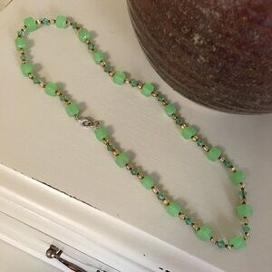 beautiful green necklace 18 1/2”